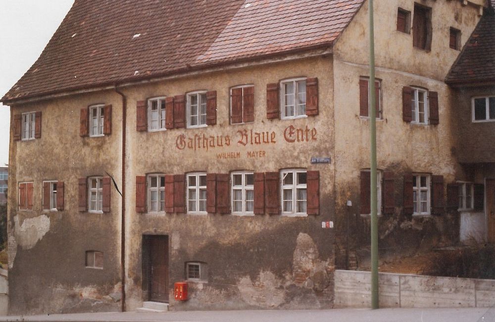 Blaue Ente vor der Renovierung