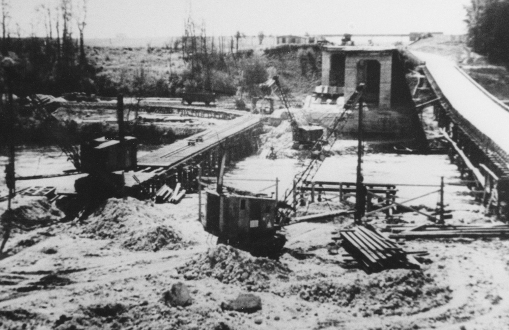 Bau Autobahnbrücke. Archiv: Ortlieb